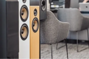 Enceintes exposées dans notre showroom