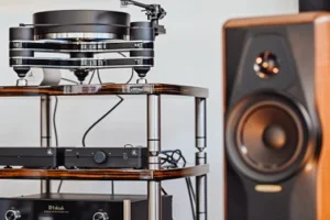Setup audiophile complet avec platine vinyle, amplificateur et enceinte
